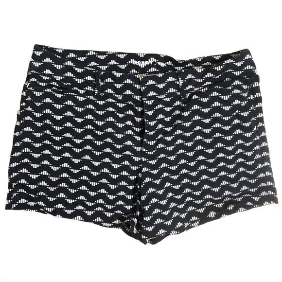 Old Navy Pixie Shorts black and white print mid hi rise 4” 10 Reg - Picture 2 of 14